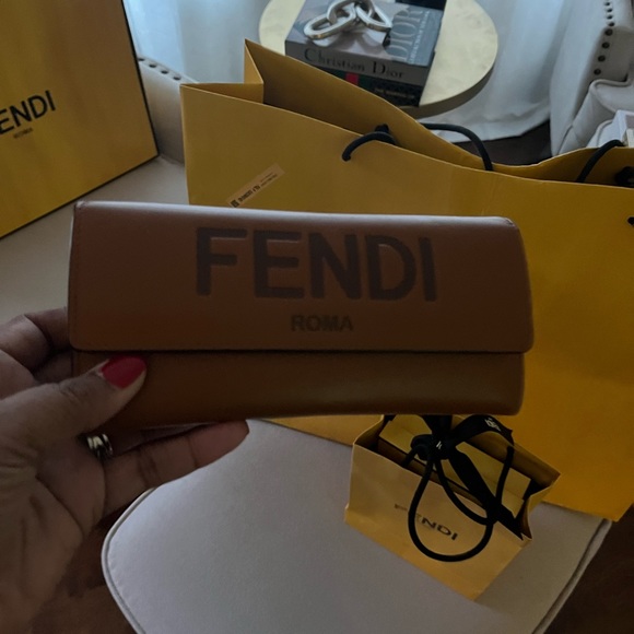 Fendi wallet color brown - Picture 2 of 2